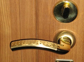 Замена дверной ручки входной двери в Кольцово