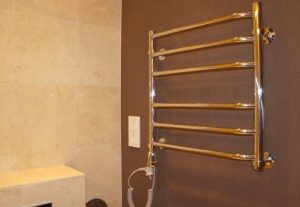 Установка электрического полотенцесушителя в ванной в Кольцово
